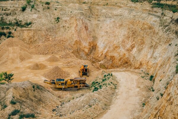 Open-pit mine with machines